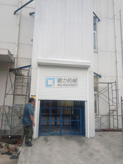 雙臂室外導軌式升降平臺